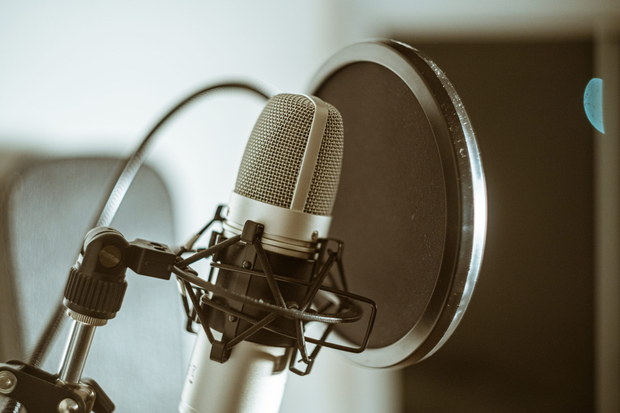 Podcast microphone for thought leadership webinars